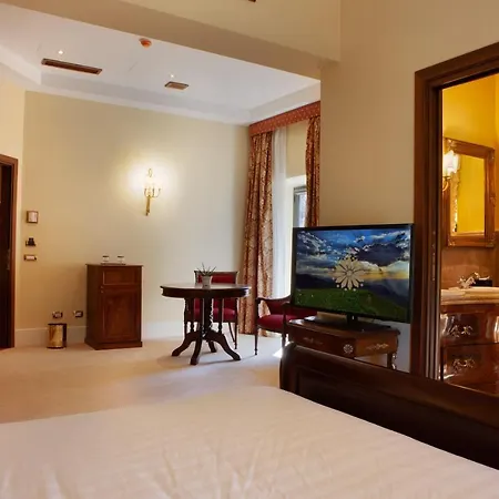 Borgo Pilotti 4* Penna San Giovanni