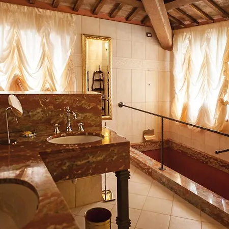 Borgo Pilotti 4* Penna San Giovanni